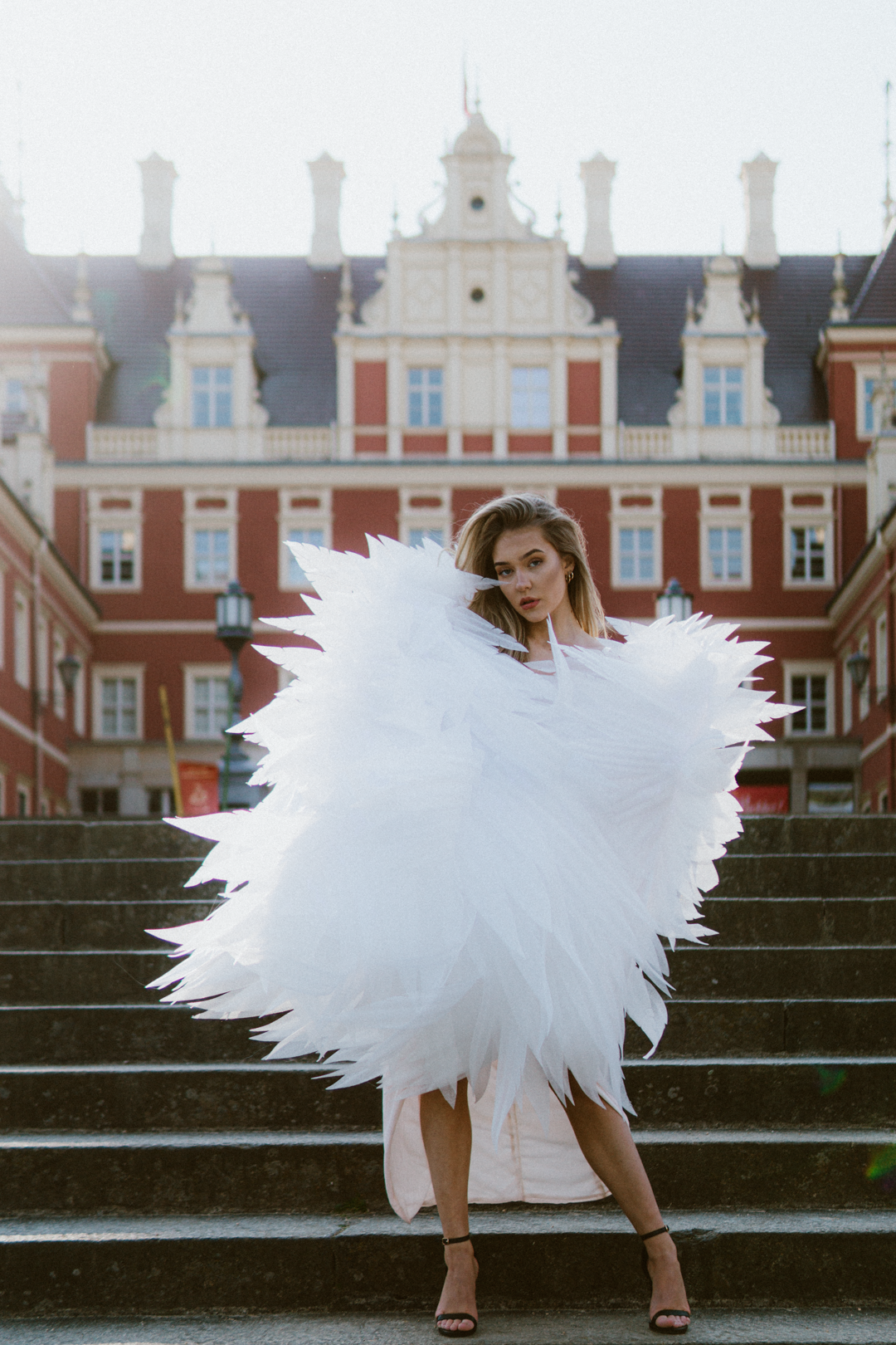 Białe skrzydła anioła do sesji zdjęciowej "marki Bogacci"