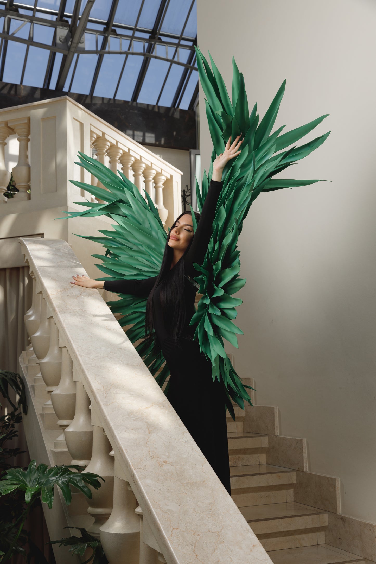 Zielone skrzydła anioła do sesji zdjęciowej "marki Bogacci"